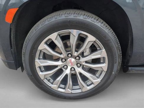 Used 2021 GMC Yukon Denali w/ Denali Premium Package image 27