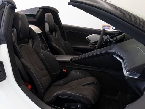 Used 2022 Chevrolet Corvette Stingray Premium Conv w/ Z51 Performance Package image 24