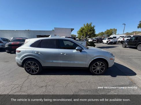 Used 2023 Porsche Cayenne AWD/4WD image 7