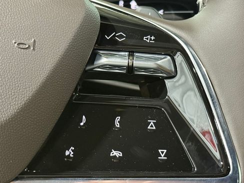 New 2026 Cadillac Escalade ESV Luxury AWD/4WD image 28