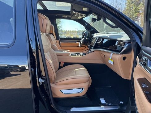 New 2026 Jeep Grand Wagoneer Summit AWD/4WD image 35
