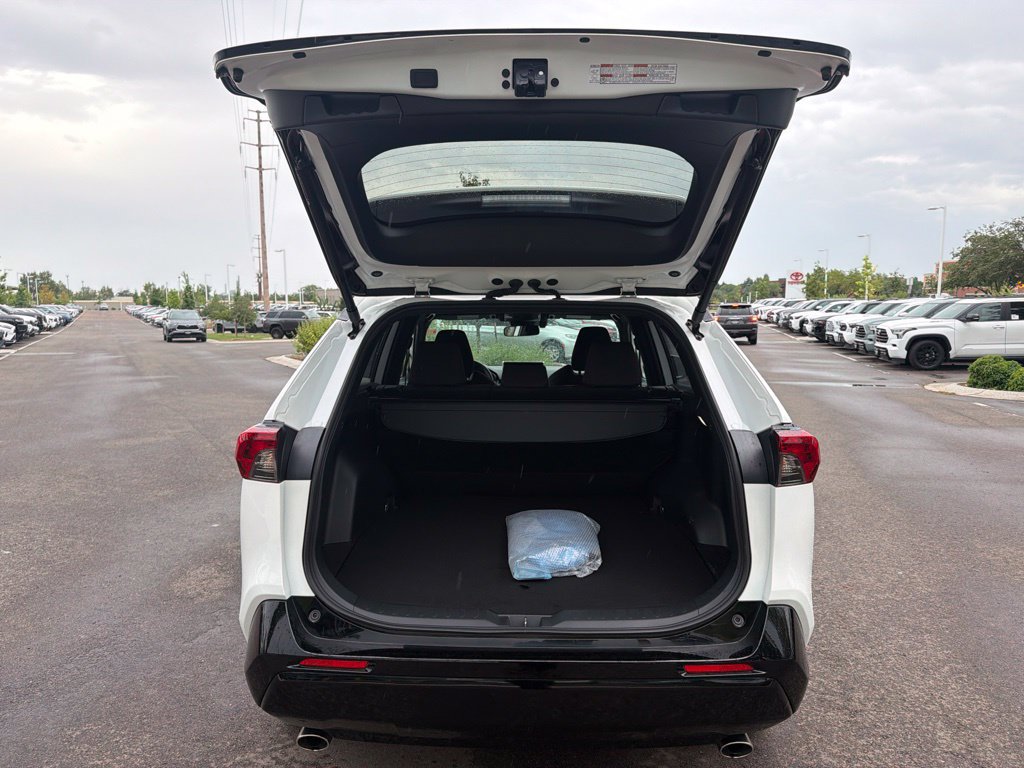 Used 2025 Toyota RAV4 SE AWD/4WD image 16