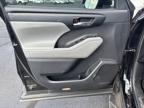 Used 2020 Toyota Highlander XLE FWD image 6
