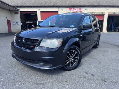 Used 2014 Dodge Grand Caravan SE FWD image 2