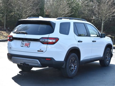 New 2025 Honda Pilot TrailSport image 8