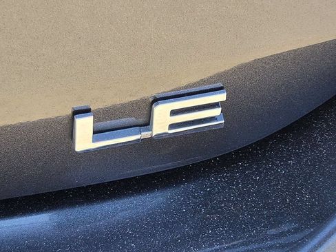 Used 2025 Toyota Highlander LE FWD image 11