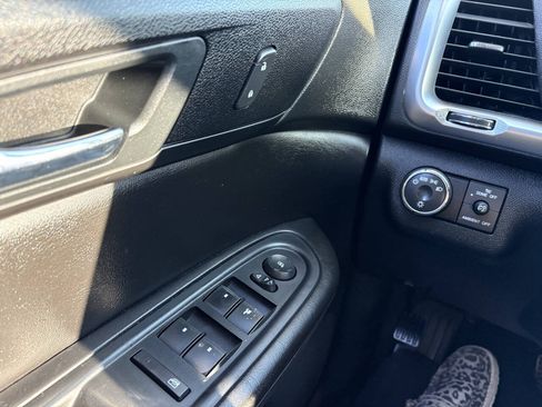Used 2016 GMC Acadia SLE FWD image 26
