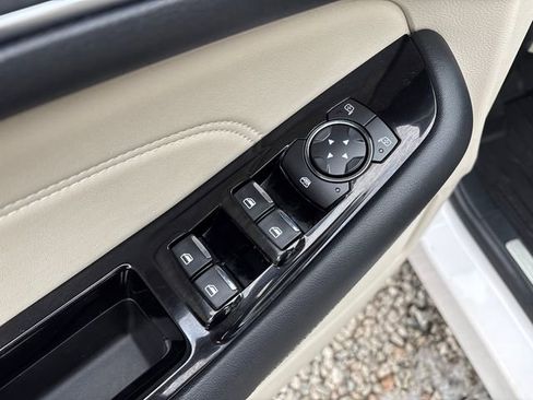 Used 2019 Ford Edge Titanium w/ Cold Weather Package image 25