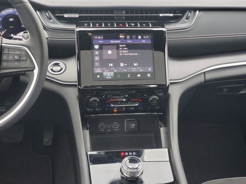 Used 2024 Jeep Grand Cherokee Altitude image 30