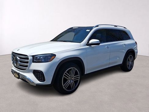 Used 2025 Mercedes-Benz GLS 450 4MATIC image 3