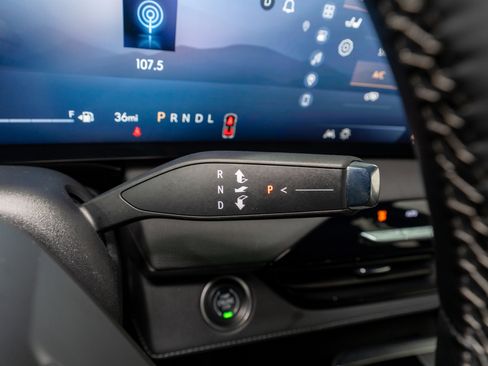 Used 2025 Buick Enclave Preferred image 28