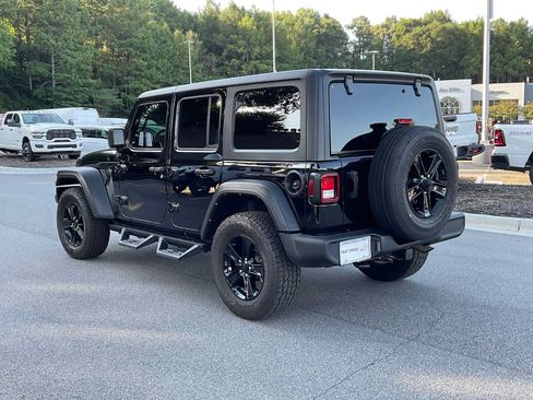Used 2022 Jeep Wrangler Unlimited Sport AWD/4WD image 3