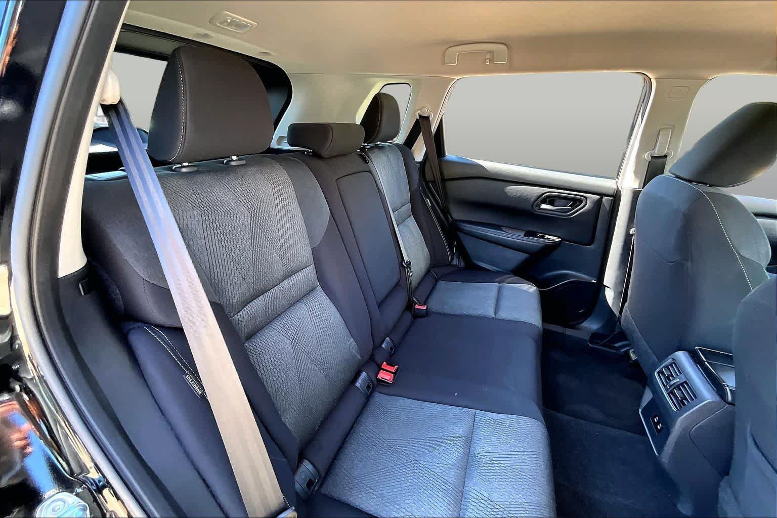 Used 2025 Nissan Rogue SV FWD image 19