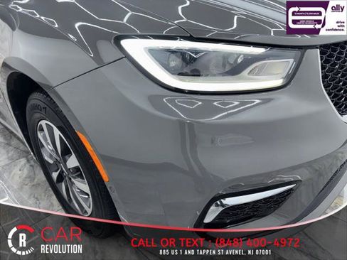Used 2021 Chrysler Pacifica Touring-L image 50