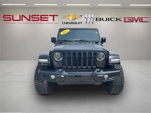 Used 2023 Jeep Gladiator Overland AWD/4WD image 2