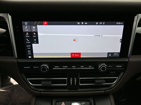 Certified 2021 Porsche Macan image 20