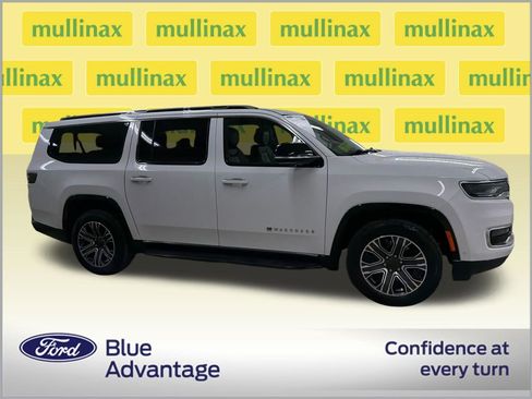 Used 2024 Jeep Wagoneer L Series II w/ Flexible Seating Group AWD/4WD image 2