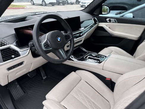 Certified 2026 BMW X7 xDrive40i w/ M Sport Package AWD/4WD image 2