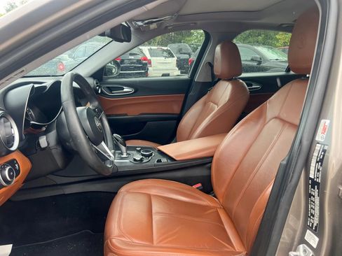 Used 2019 Alfa Romeo Giulia RWD image 11