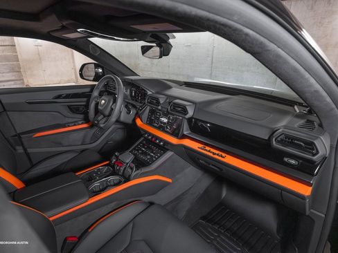 Used 2025 Lamborghini Urus SE image 50