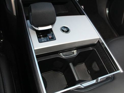 New 2026 Land Rover Range Rover SE image 15