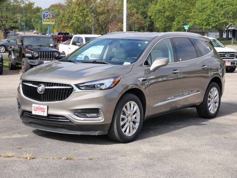 Used 2020 Buick Enclave Premium w/ Sun and Sites Package image 4