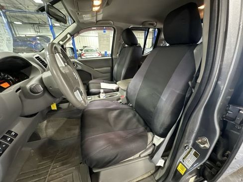 Used 2016 Nissan Frontier SV w/ SV Value Truck Package AWD/4WD image 17
