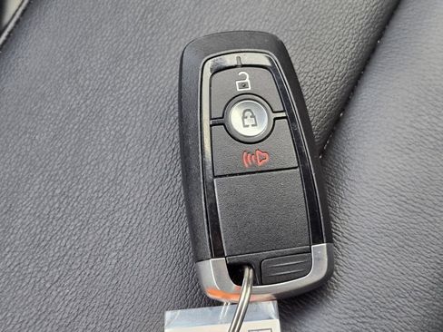 Used 2018 Ford Edge SEL w/ Equipment Group 201A AWD/4WD image 32