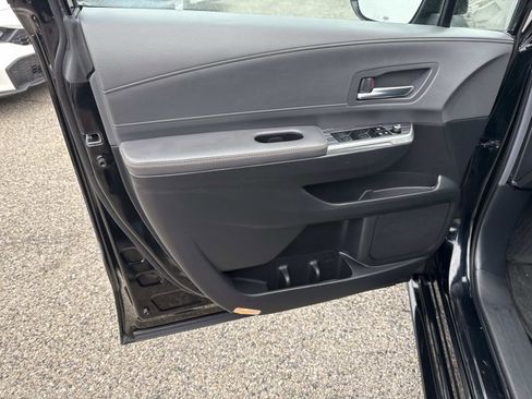 Used 2024 Toyota Sienna XLE Woodland Edition image 18