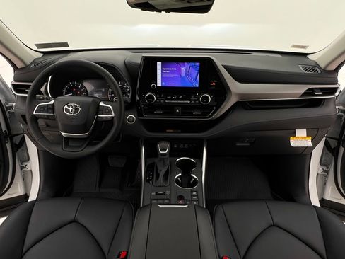 Used 2026 Toyota Highlander XLE image 22