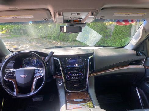 Used 2017 Cadillac Escalade ESV Luxury AWD/4WD image 20
