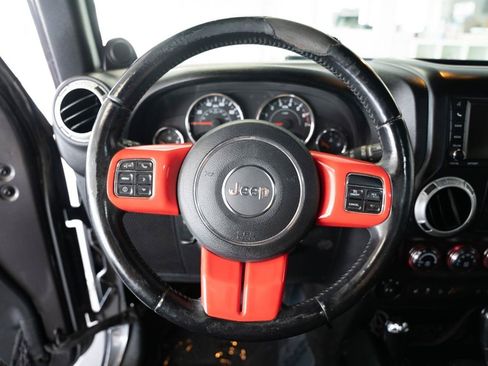Used 2014 Jeep Wrangler Unlimited Sahara w/ Max Tow Package AWD/4WD image 12