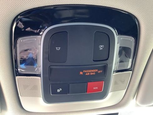 Used 2025 Hyundai Tucson SE image 35