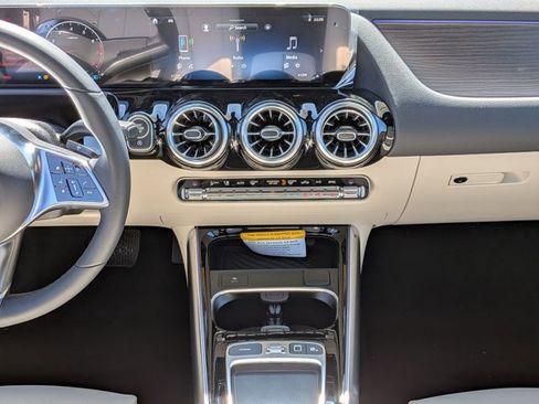 Used 2026 Mercedes-Benz GLA 250 image 11