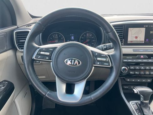 Certified 2022 Kia Sportage EX w/ EX Technology Package AWD/4WD image 13