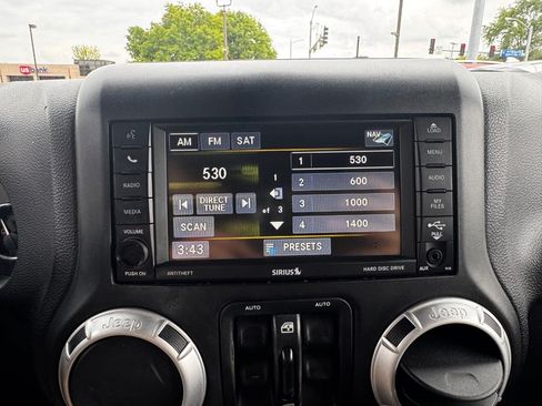 Used 2014 Jeep Wrangler Unlimited Sahara w/ Connectivity Group AWD/4WD image 18