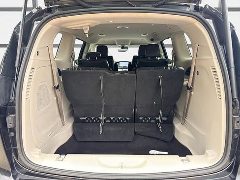 Used 2022 Chrysler Pacifica Touring-L w/ Uconnect Theater Family Group AWD/4WD image 12