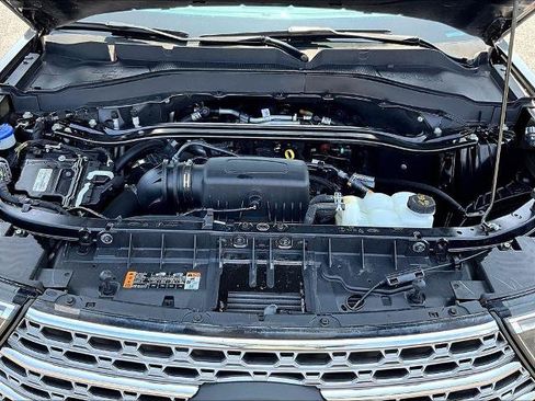 Certified 2022 Ford Explorer Limited w/ Equipment Group 301A AWD/4WD image 31