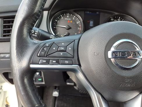 Certified 2018 Nissan Rogue SV w/ Premium Package image 10