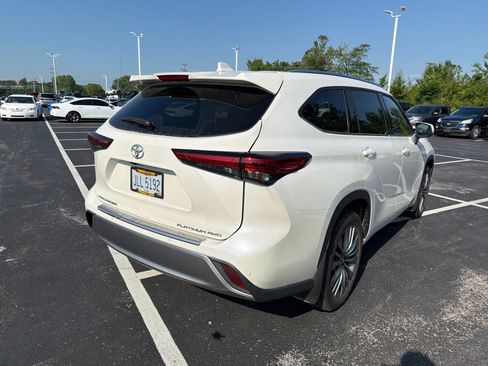 Used 2021 Toyota Highlander Platinum AWD/4WD image 6