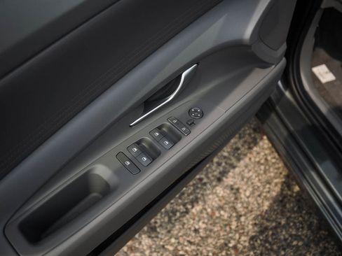 New 2026 Hyundai Elantra SE FWD image 17