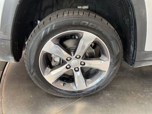 Used 2021 Jeep Grand Cherokee L Limited AWD/4WD image 10