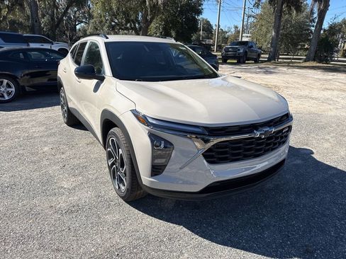 New 2026 Chevrolet Trax RS image 2