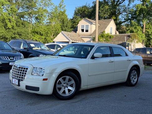 Used 2006 Chrysler 300 RWD image 2