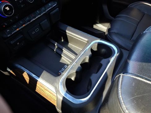 Used 2019 Chevrolet Silverado 1500 High Country w/ High Country Premium Package image 17