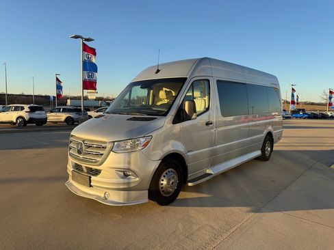 Used 2019 Mercedes-Benz Sprinter 170 image 1