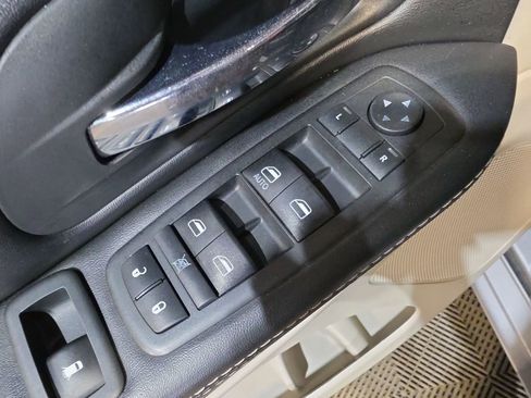 Used 2019 Dodge Grand Caravan SXT FWD image 15