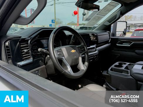 Used 2025 Chevrolet Silverado 2500 LT w/ Convenience Package image 9