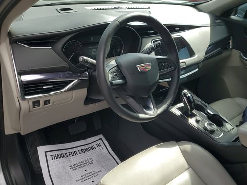 Used 2023 Cadillac XT4 Luxury w/ Cold Weather Package image 21