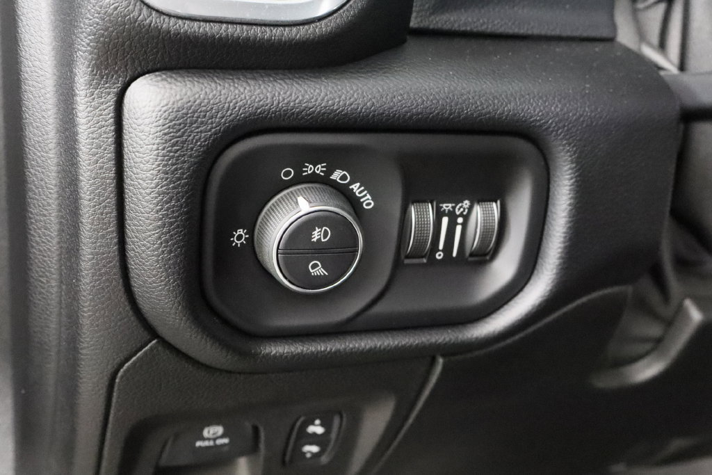 Used 2019 RAM 1500 Laramie AWD/4WD image 19